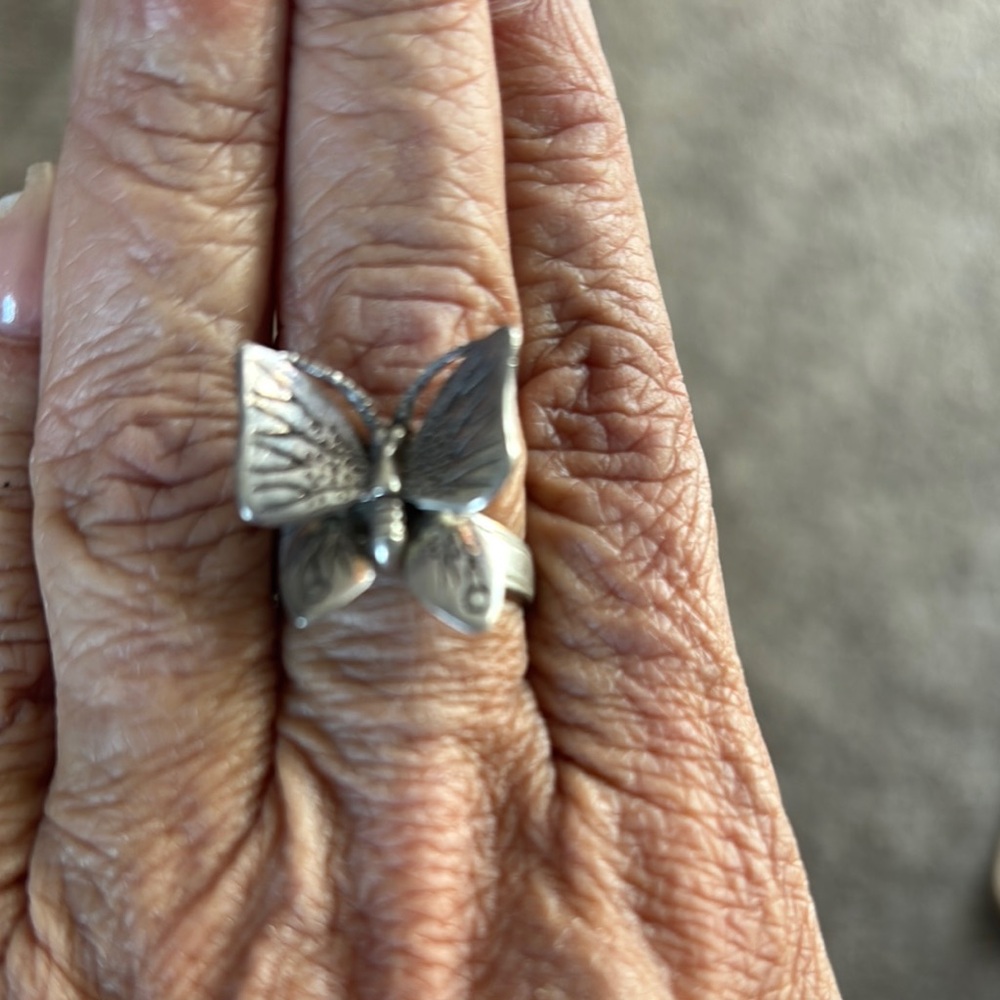 Elegant Silver Butterfly Ring